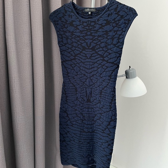 Bodycon Dynamite Patern Dress - Picture 1 of 3